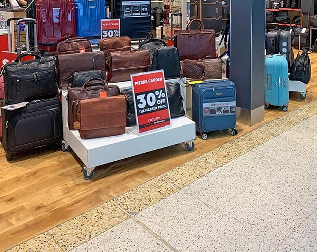 Castors on retail display stands