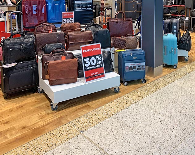 Castors on retail display stands